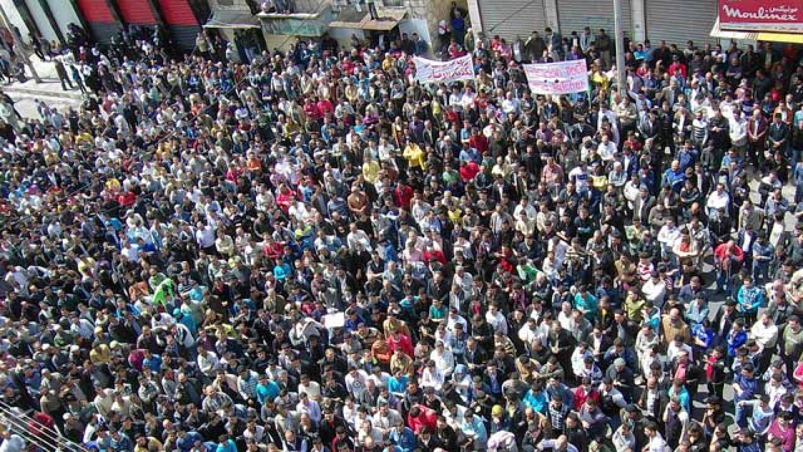 La violenta represión en las protestas en Siria mata al menos a 50 personas