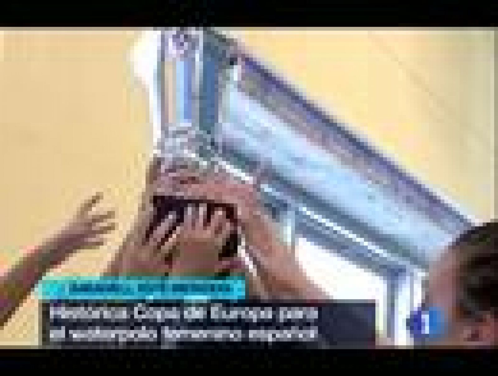 Han hecho historia 13 mujeres del club Sabadell de waterpolo. Es la primera vez que un equipo español gana la Copa de Europa, la Champions del waterpolo. Y se la han ganado, 13 a 8, a las grandes favoritas, a las italianas del Orizzonte Catania, que