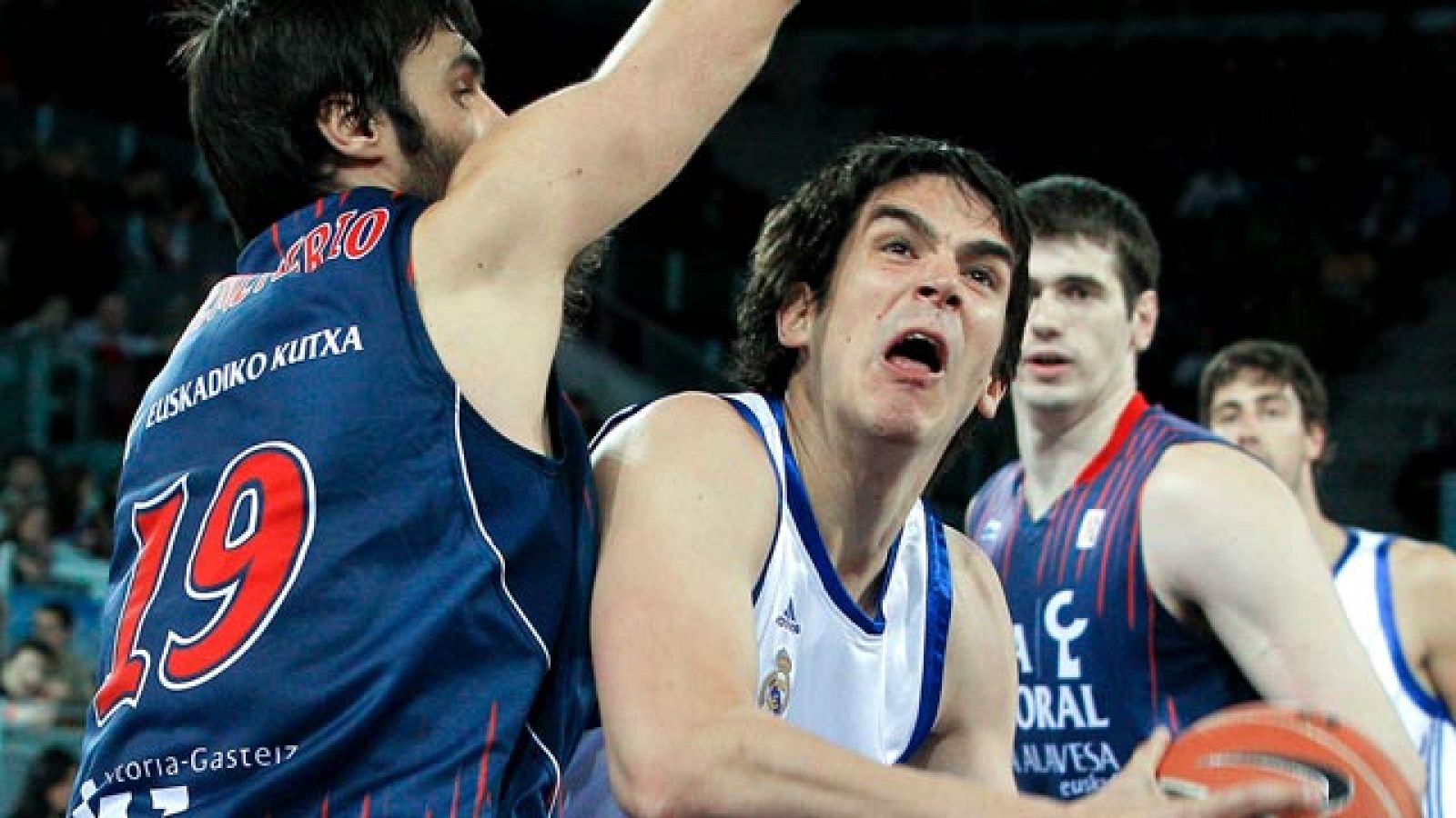 Remontada del Real Madrid al Caja Laboral