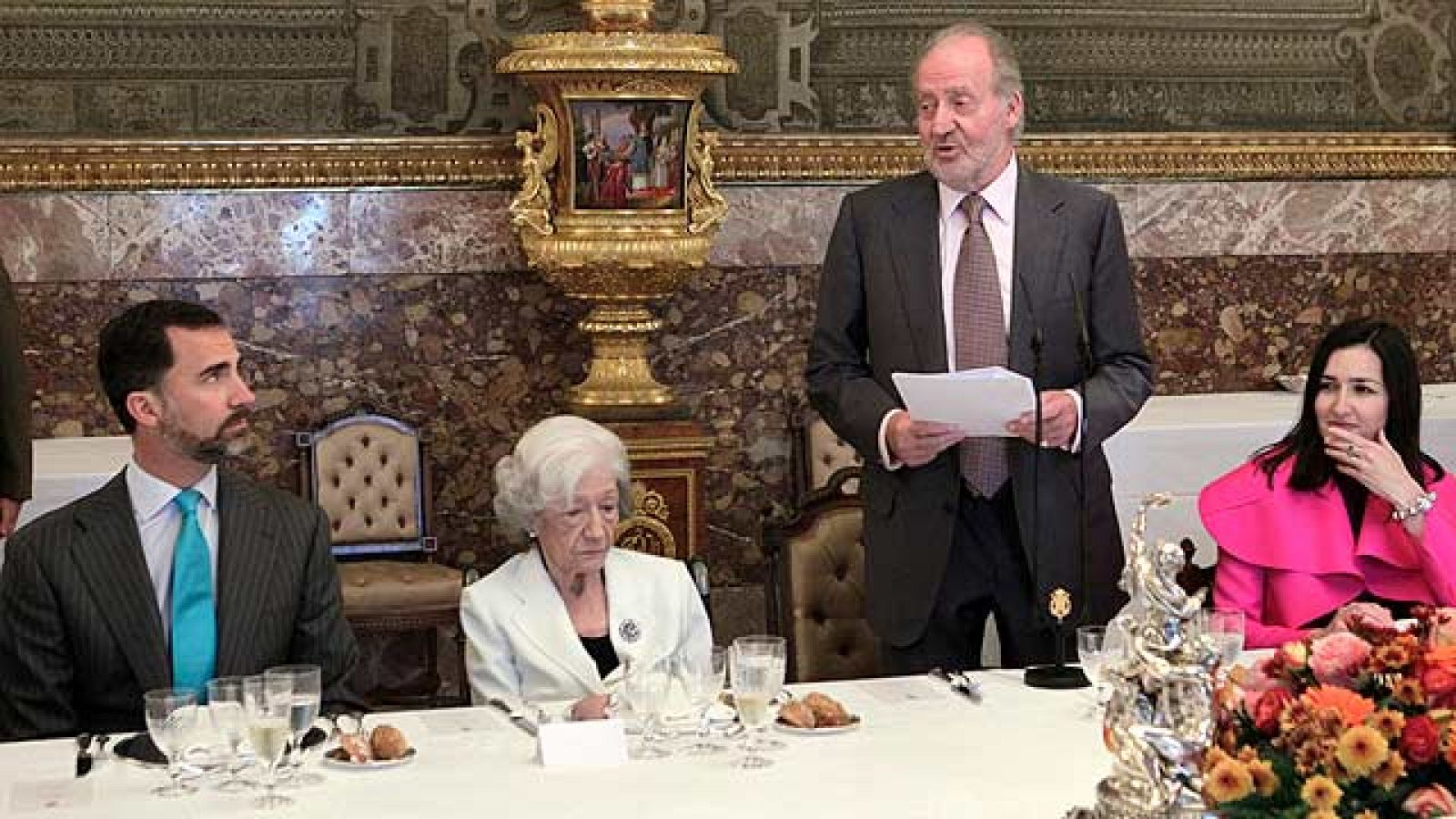El rey homenajea a Ana María Matute la víspera de la entrega del Premio Cervantes