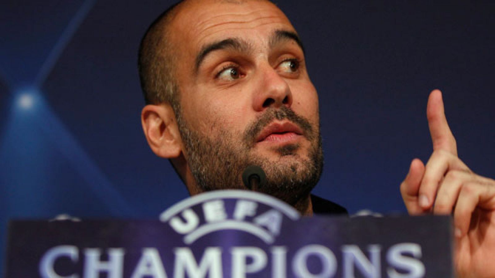 Intercambio de golpes entre Pep y Jose | Ver