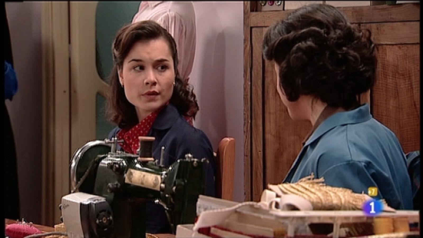 Amar en tiempos revueltos - T6 - Capítulo 167 - Se descubre el embarazo de Chelo y esto provoca una seria reacción de sus padres - Ver ahora