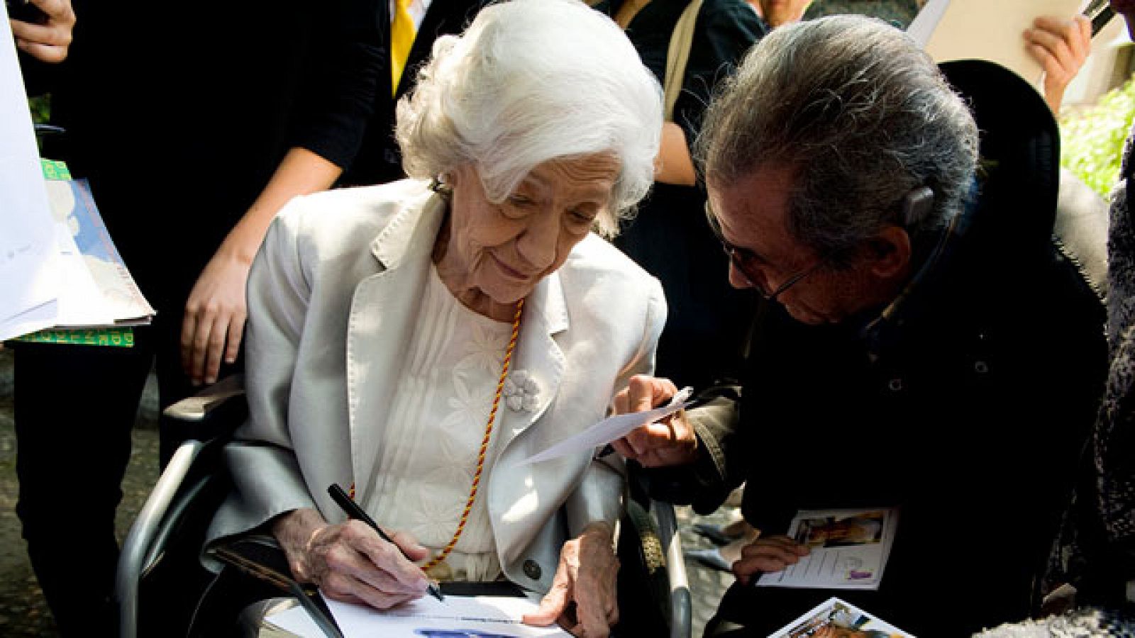 Ana María Matute inaugura la lectura continuada de 'El Quijote'