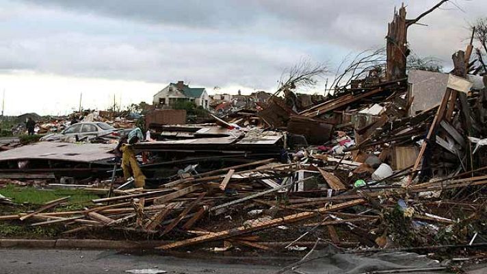 Telediario 1 - 200 muertos por tornados en EE.UU.