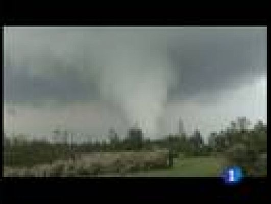 Telediario 1 - Tuscaloosa, arrasada por tornados