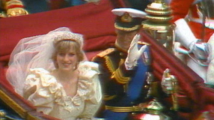 30 años separan la boda del Príncipe Guillermo y su padre con Diana de Gales