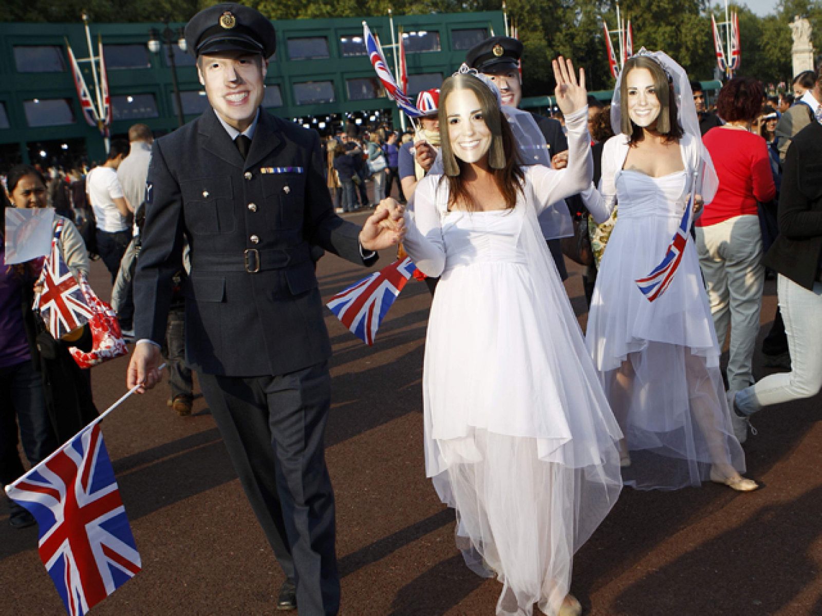 Fervor monárquico en Londres por la boda de Guillermo y Catalina