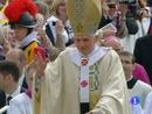 Telediario 1 - Juan Pablo II ya es beato