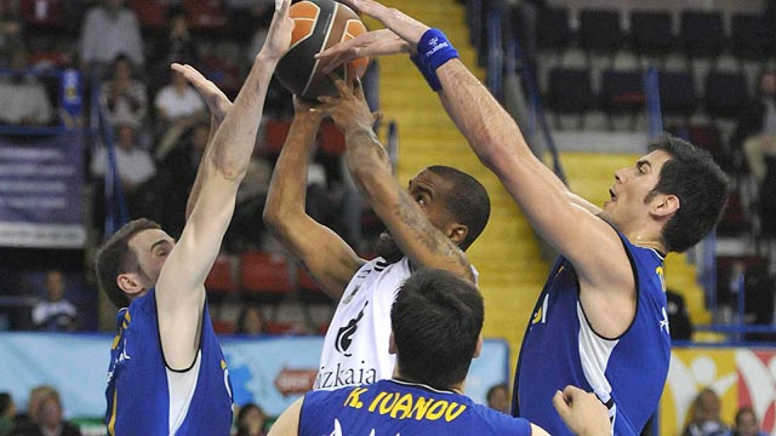 Baloncesto en RTVE: Cajasol 78 - 83 B.Bilbao Basket | RTVE Play