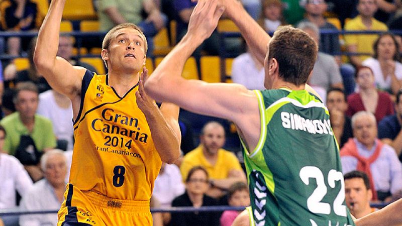 El Gran Canaria ha dado un importante paso hacia los play-offs al vencer en casa al Unicaja, que tendrá que seguir luchando por asegurar su puesto entre los ocho mejores equipos de la ACB.