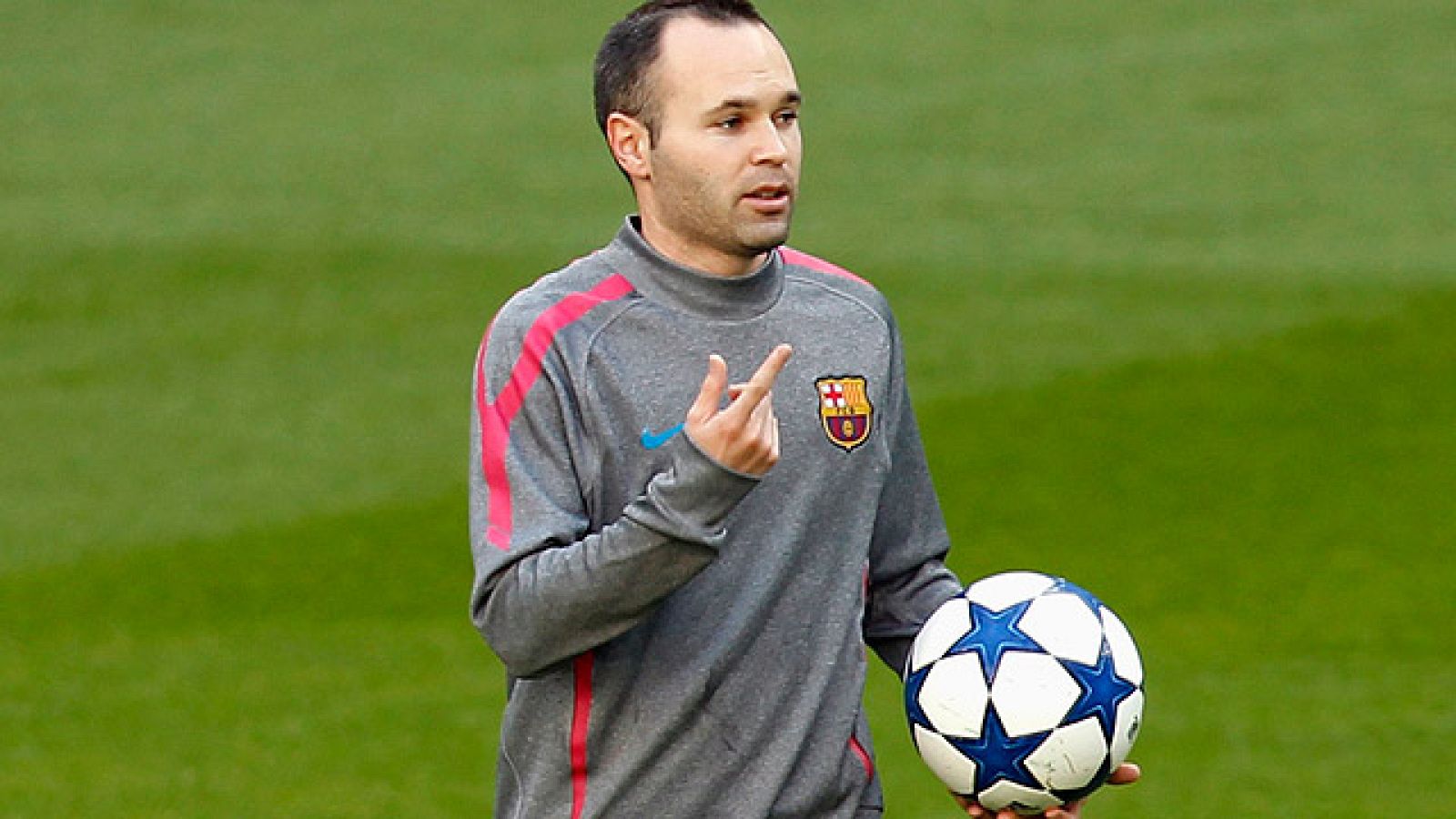  El Barça recupera a uno de sus baluartes, Andrés Iniesta, para la vuelta de semifinales de la Champions de este martes, en el que el Barcelona tratará de mantener la ventaja de dos goles conseguida en el Bernabéu.