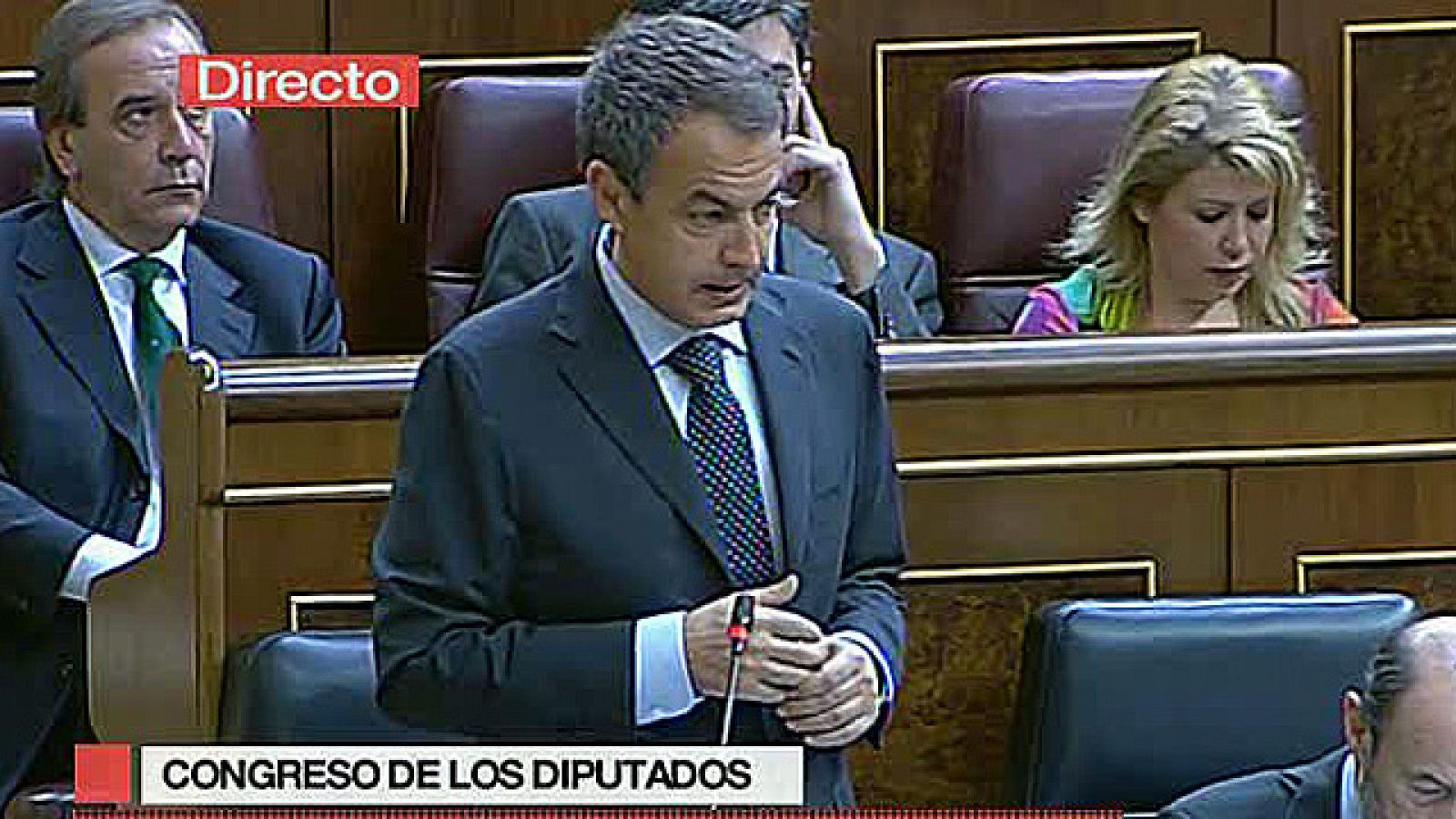 El presidente del Gobierno, José Luis Rodríguez Zapatero, ha señalado que el dato del paro del mes de abril, que marca una reducción de 64.309 desempleados, es un "buen dato" puede abrir una nueva tendencia de cara a la segunda mitad del año que, a su juicio, puede ser más favorable para la creación de empleo. Ha hecho estas declaraciones en la sesión de control del Congreso de los Diputados en la que el líder de la oposición, Mariano Rajoy, se ha centrado en las últimas cifras de la EPA que sitúan el desempleo en torno a los cinco millones de parados.