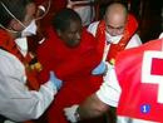 Telediario 1 - Naufraga una patera en Almería