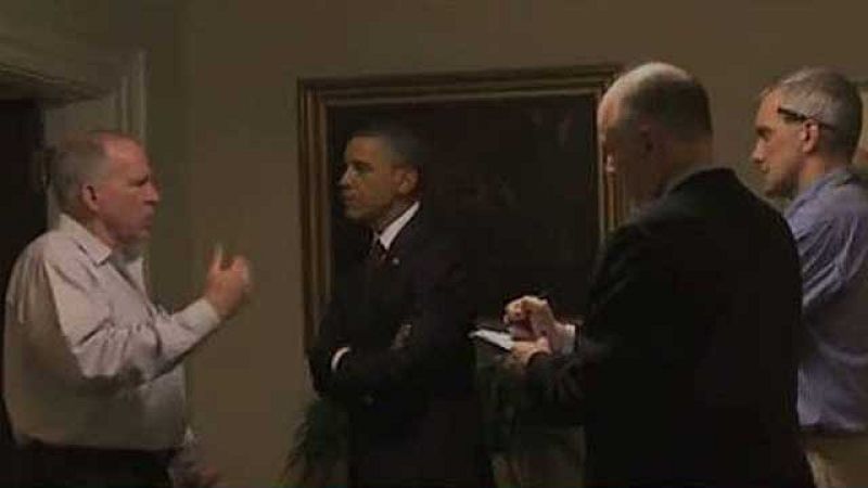  La Casa Blanca ha difundido en su web este vídeo de la noche en la que mataron a Bin Laden. El presidente Barack Obama con su equipo de seguridad y el vicepresidente Joe Biden comunica el éxito de la operación al Congreso y a los expresidentes Georg