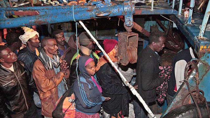  La portavoz de la OTAN, Carmen Romero, ha negado con rotundida que buques de la Alianza detectaran a finales de marzo una embarcación con 72 inmigrantes y la dejaran abandonada  a su suerte