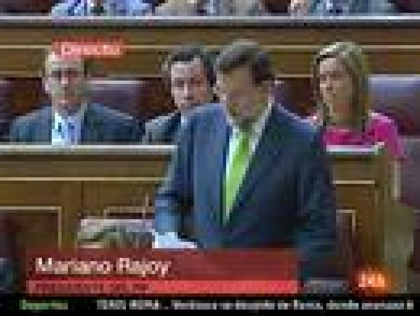 Zapatero niega el recorte social y Rajoy dice que baja la renta disponible | Ver