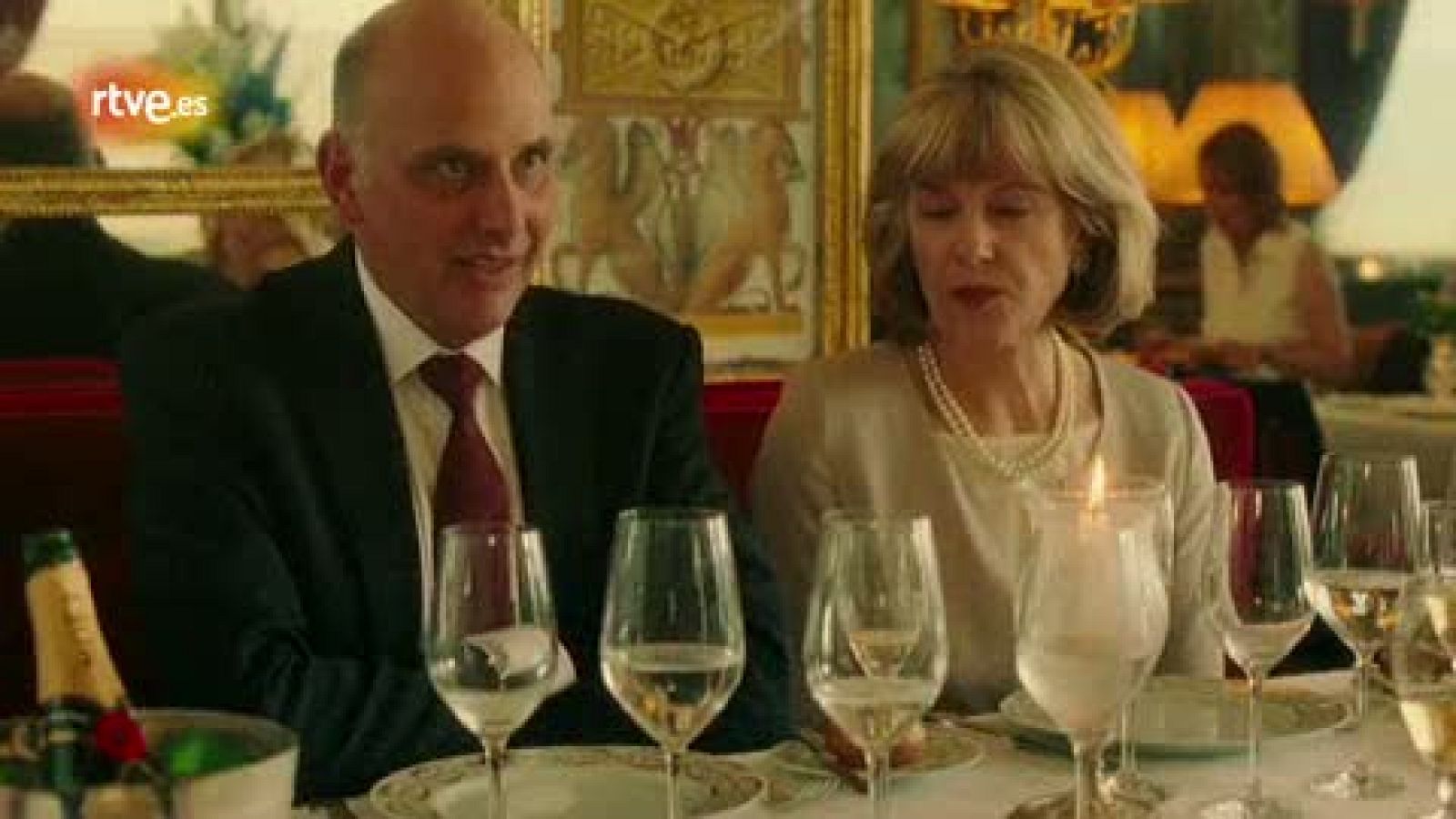 Gil (Owen Wilson) discute con los padres de su prometida, Inez (Rachel McAdams), John (Kurt Fuller) y Hellen (Mimi Kennedy), en una secuencia de 'Midnight in Paris', de Woody Allen.