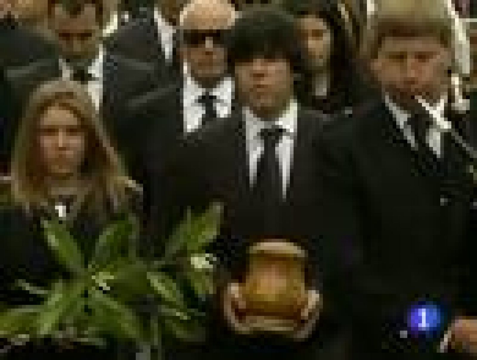 Familiares y amigos de Severiano Ballesteros le han despedido en un emotivo funeral celebrado en su Pedreña natal.