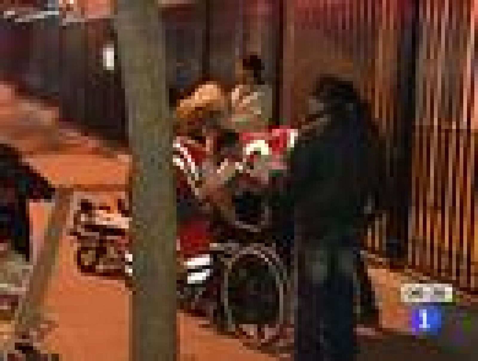 Miles de personas pasan la noche en las calles de Lorca tras el doble seísmo | Ver