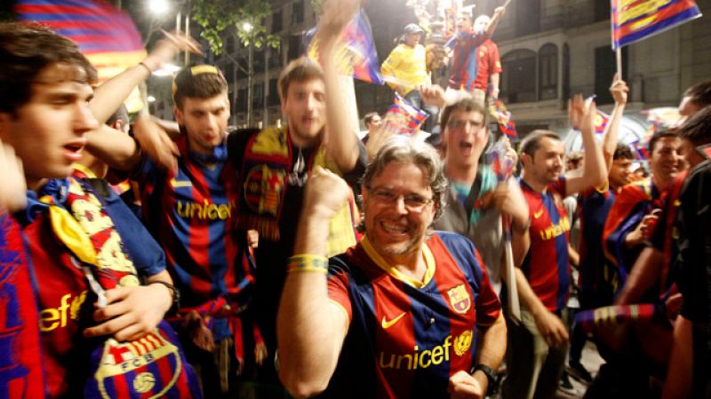 La celebración del título de Liga del FC Barcelona en Canaletas,  en el centro de la ciudad, ha acabado con al menos cuatro personas  detenidas, según un primer recuento de los Mossos d'Esquadra.