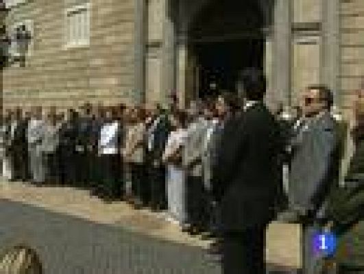 Telediario 1 - Minuto de silencio por las víctimas