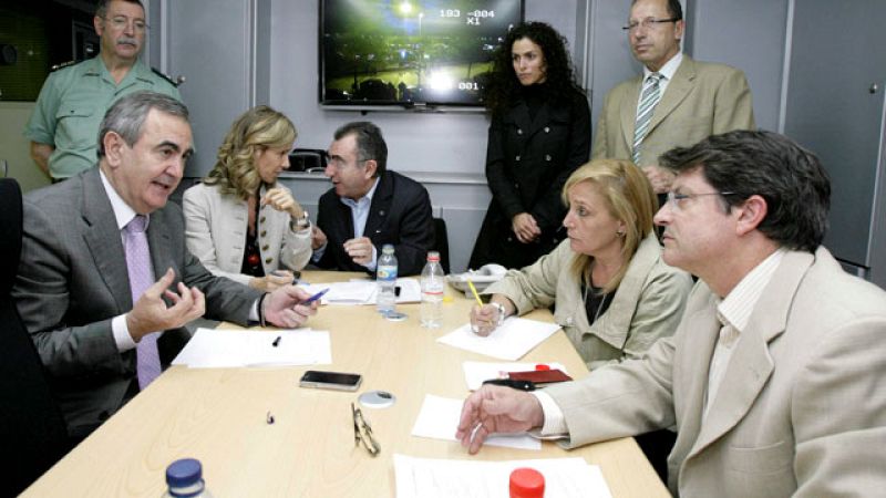 El alcalde de Lorca, Francisco Jódar, ha señalado la pérdida de vidas, de nueve personas fallecidas, como la "más lamentable". Cruz Roja y la Unidad Militar de Emergencias han habilitado campamentos para que las personas que se han quedado sin casa