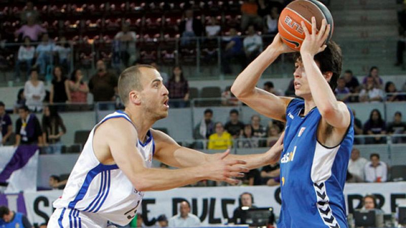 El Real Madrid consiguió una cómoda victoria, 78-59, ante un Cajasol que vino sin mordiente, sin nada que jugarse y que nunca puso en peligro que la Caja Mágica acabara la temporada regular siendo la única de la ACB invicta.