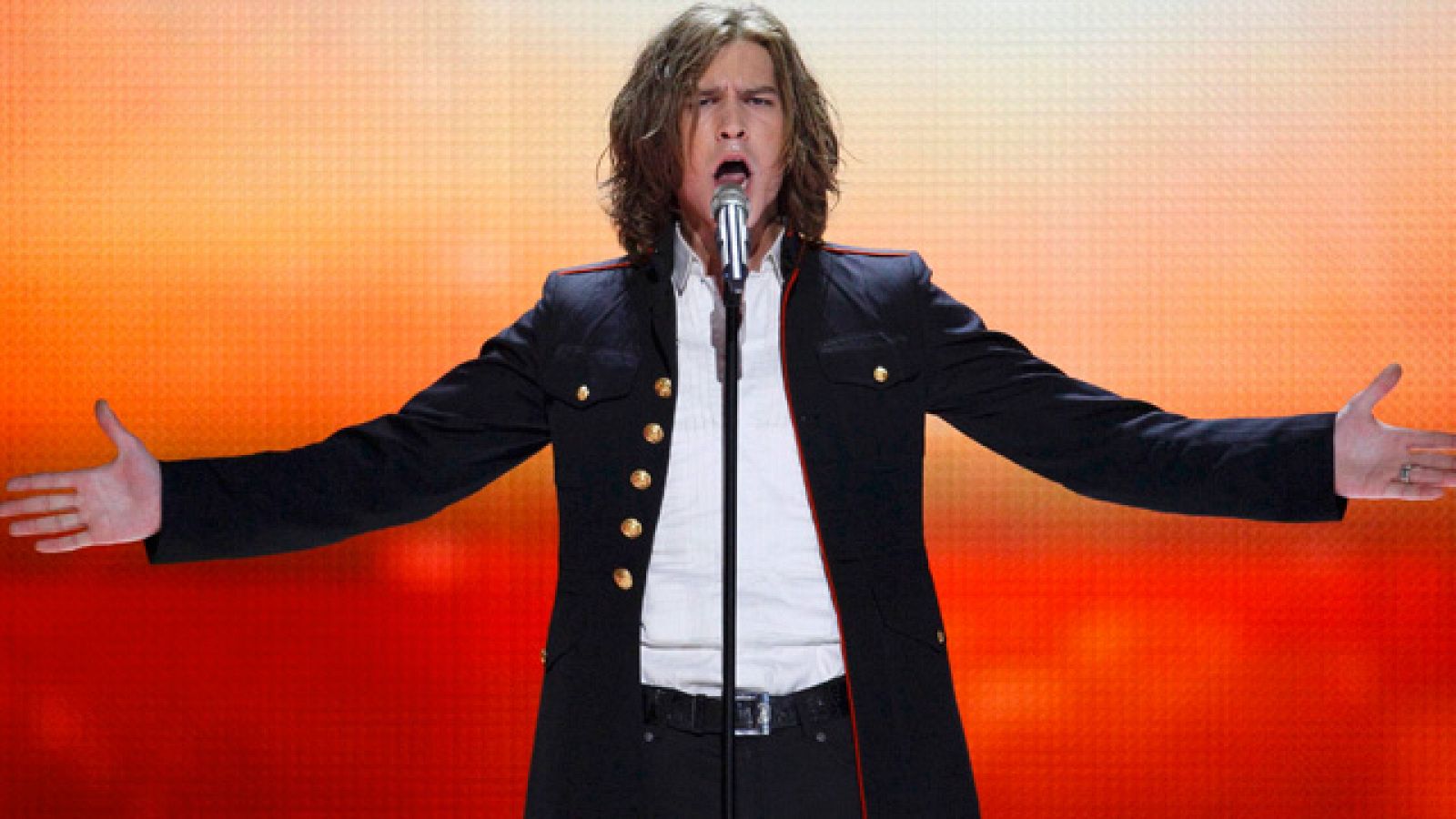 Amaury Vassili, de Francia, ha sorprendido con un tema en corso, "Sognu".