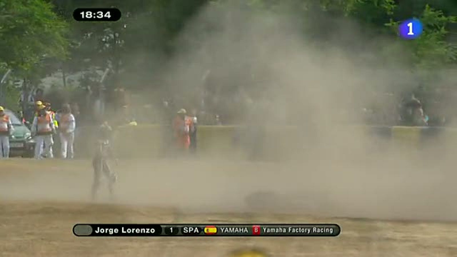 Jorge Lorenzo se ha caído en el Warm Up y su moto ha comenzado a arder.