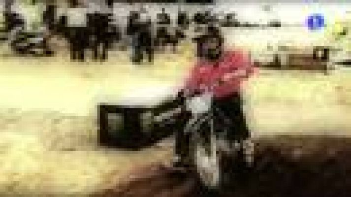  - Ángel Nieto se pone el mono