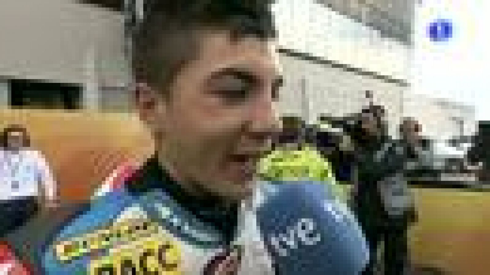 El joven piloto español de 16 años se ha impuesto en la carrera de 125cc  en Le Mans al actual líder del Mundial Nico Terol.