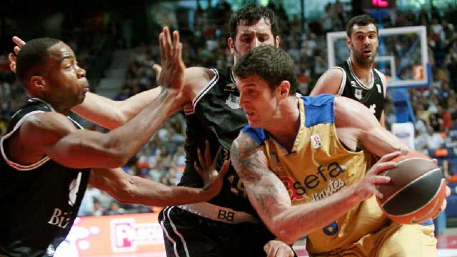 El Bizkaia Bilbao Basket consiguió la sexta plaza tras derrotar al Asefa Estudiantes con 17 puntos de Janis Blums.