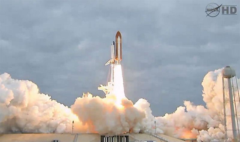 Tras varios aplazamientos el transbordador Endeavour ha despegado con éxito rumbo a su última misión. El lanzamiento se ha producido desde el Centro Espacial Kennedy a las 14:56 hora peninsular.