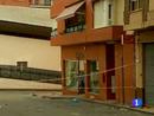 Telediario 1 - Más de tres mil personas siguen durmiendo en campamentos en Lorca