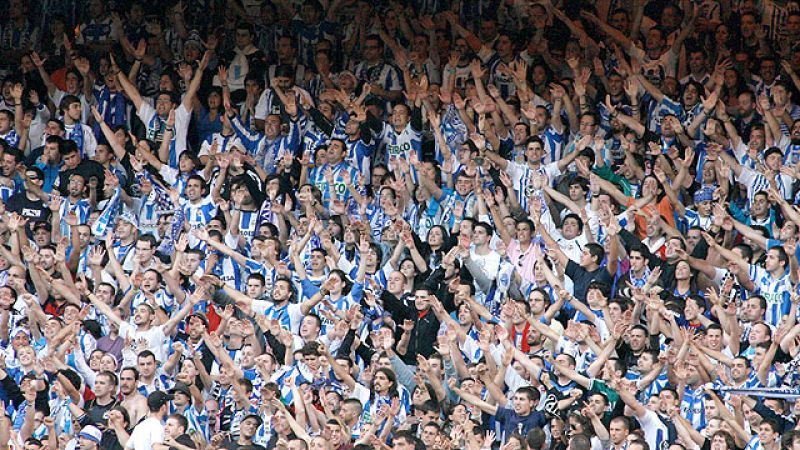 La afición quiere estar con su equipo en la última jornada de la Liga, en la que verán descender o salvarse a los suyos. Por reso, en las ciudades en las que se vivirán los duelos definitivos casi se han agotado las entradas. Es el caso de A Coruña, 