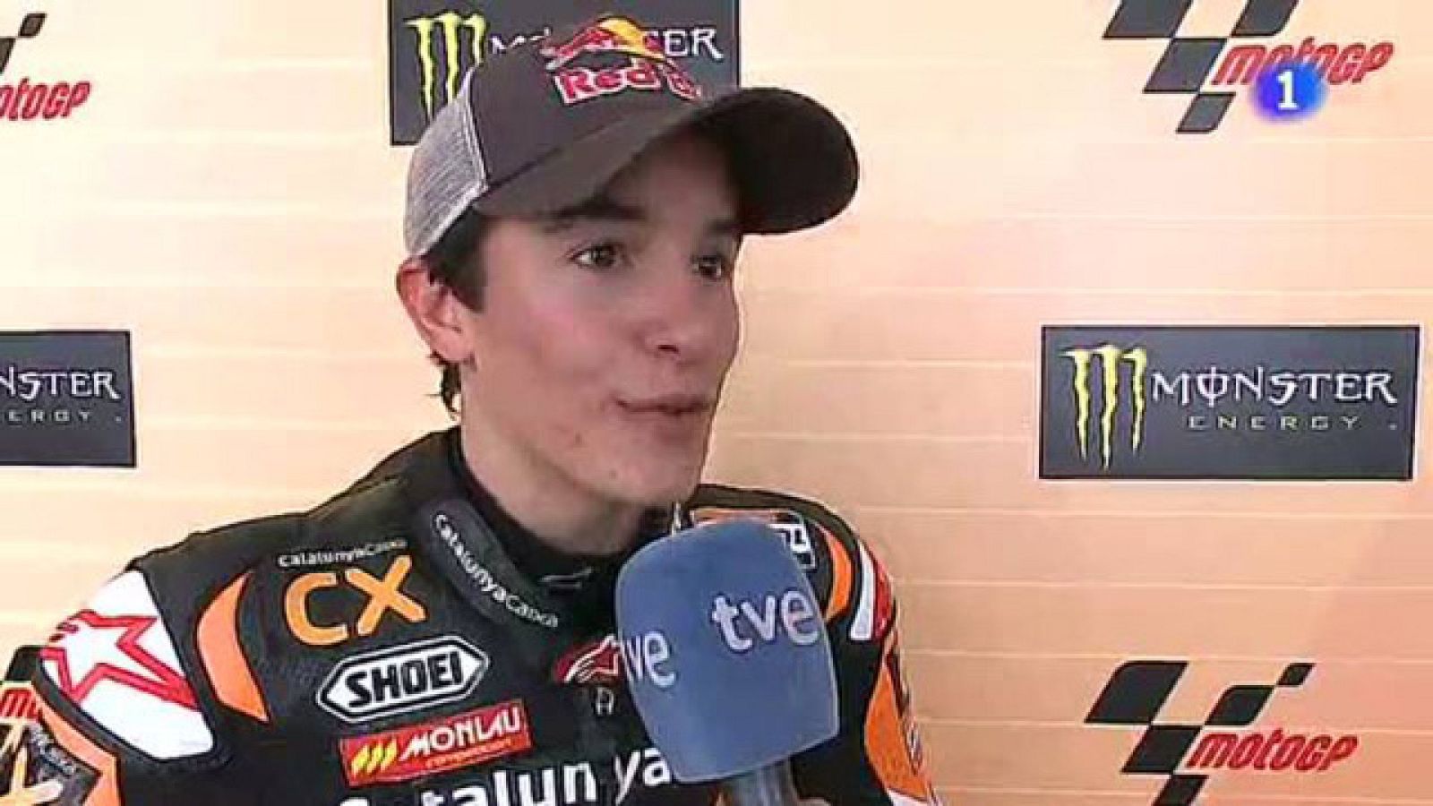 Marc Márquez ha conseguido su primera victoria en Moto2 y por fin ha podido descorchar el cava para celebrar una victoria en el podio.