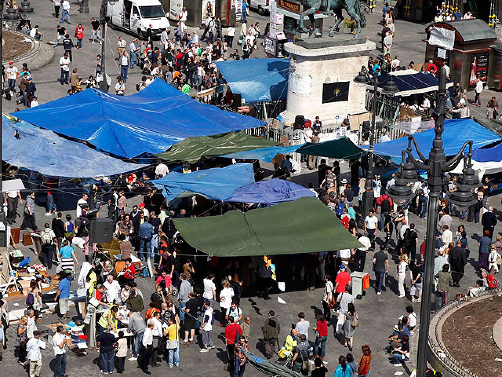 La acampada en Sol se consolida