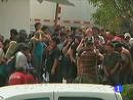 Telediario 1 - Hacinados en camiones