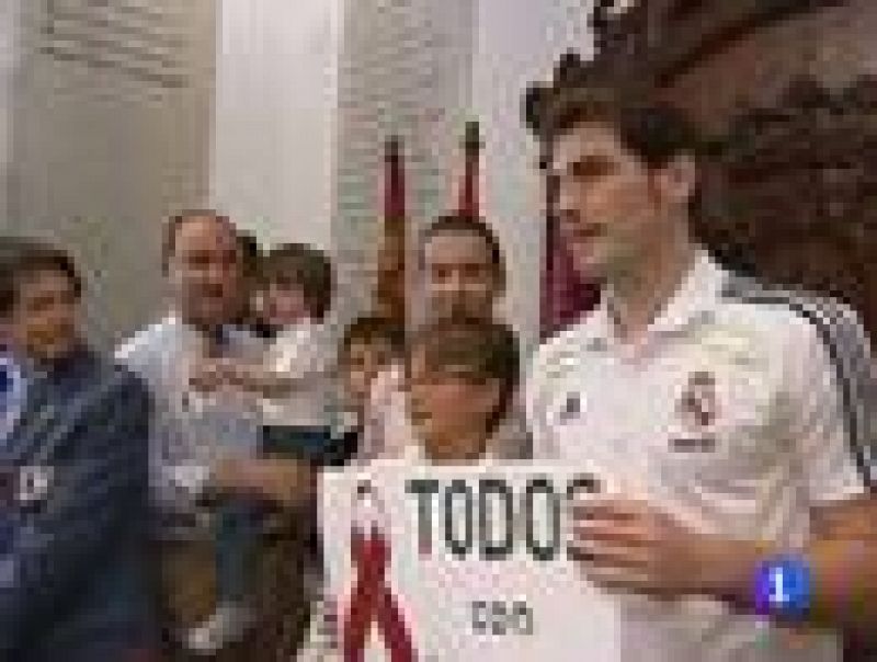 Los jugadores del Real Madrid han revolucionado el día en Lorca y han expresado su apoyo a los ciudadanos afectados por el terremoto en esta localidad murciana.