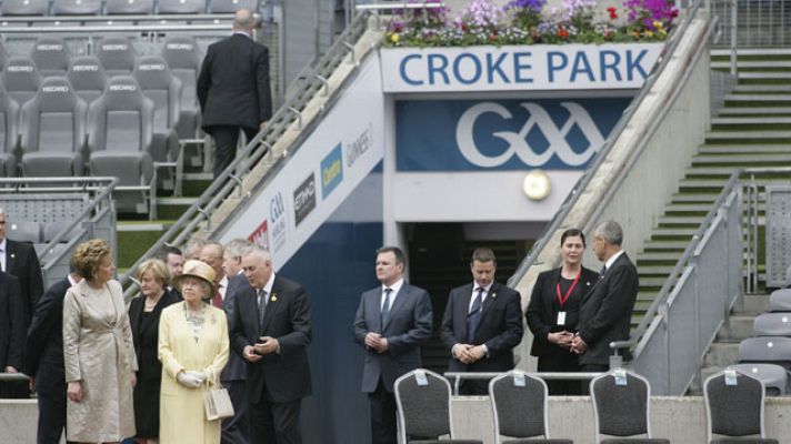  - Isabel II visita Croke Park, el escenario del primer "Domingo Sangriento"