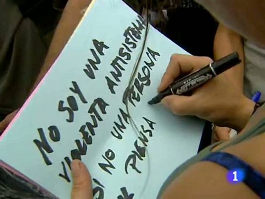 Telediario 1 - El movimiento 15-M se manifiesta