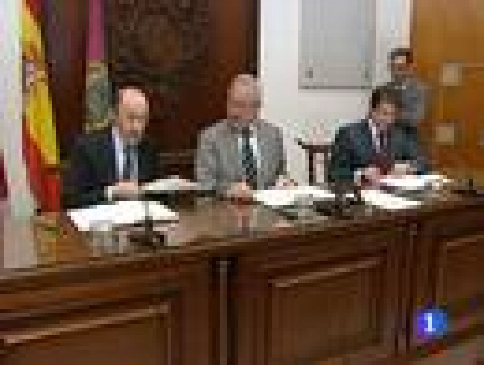 Gobierno central, autonómico y local firman un convenio para cubrir ayudas para los damnificados del terremoto de Lorca