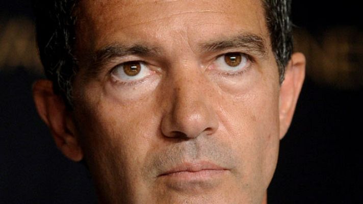 Telediario 1 - Banderas elogia a Almodóvar