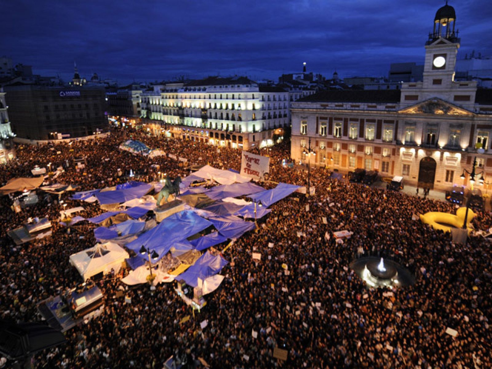   Cuarto día de acampada en la Puerta del Sol. 