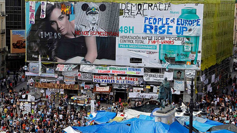  El movimiento 15 M acampado en Sol no entiende el debate de prohibir o no prohibir