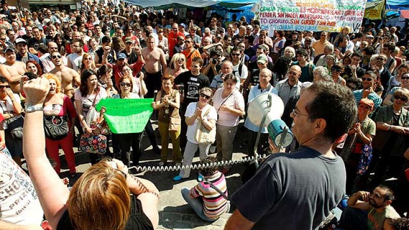  La jornada de reflexión comienza para muchos en tiendas de campaña en la Puerta del Sol