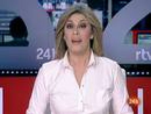  - Zapatero vota junto a su mujer