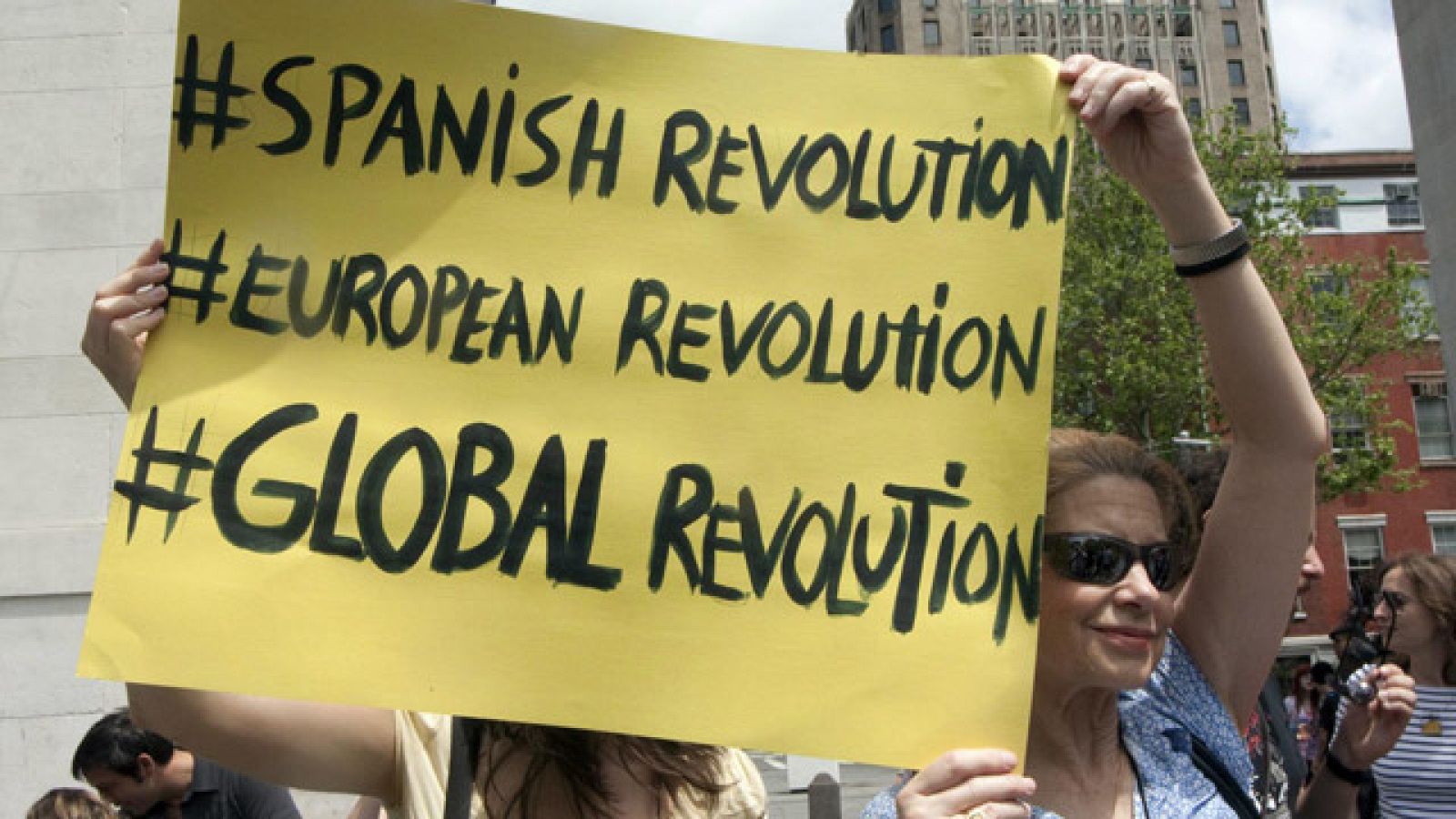 Noche de reflexión en las acampadas de muchas plazas de España | Ver