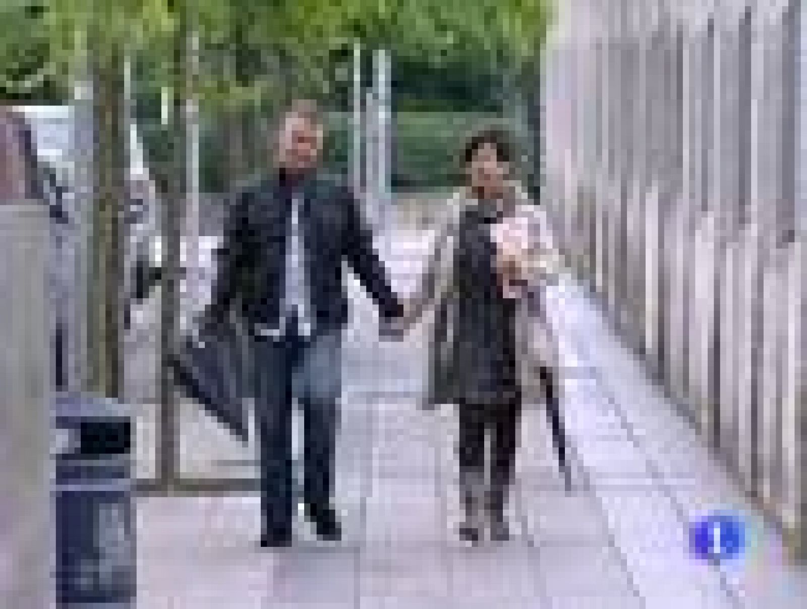 Zapatero y Rajoy votan y llaman a la participación