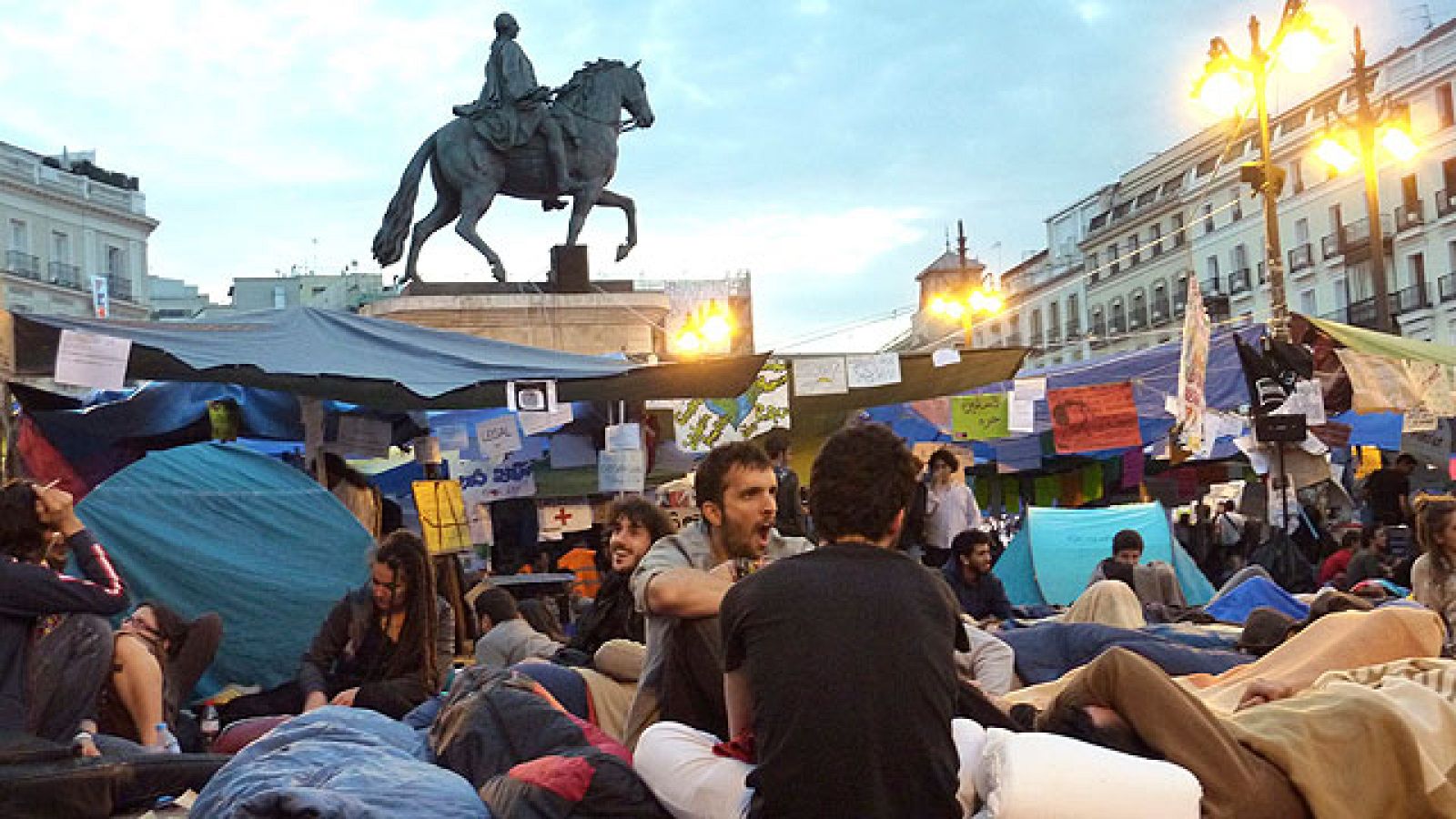  El movimiento 15M de Sol decide continuar con la acampada, al menos, una semana más